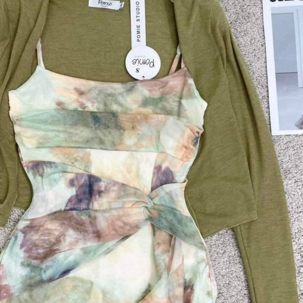 Clothes - Picture 3 of 6